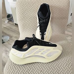 Adidas Yeezy 350 Boost V2 Size 11.5 Mens (Fits Like 11) Mens